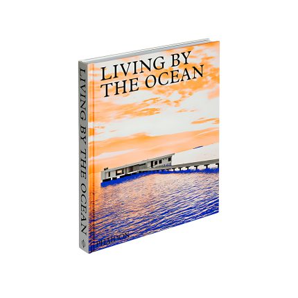 کتاب Living by the Ocean: Contemporary Houses by the Sea